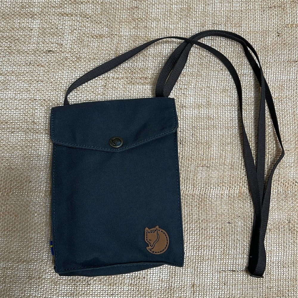 Fjallraven ‘Pocket’ Crossbody / Shoulder Bag in Dark Gray